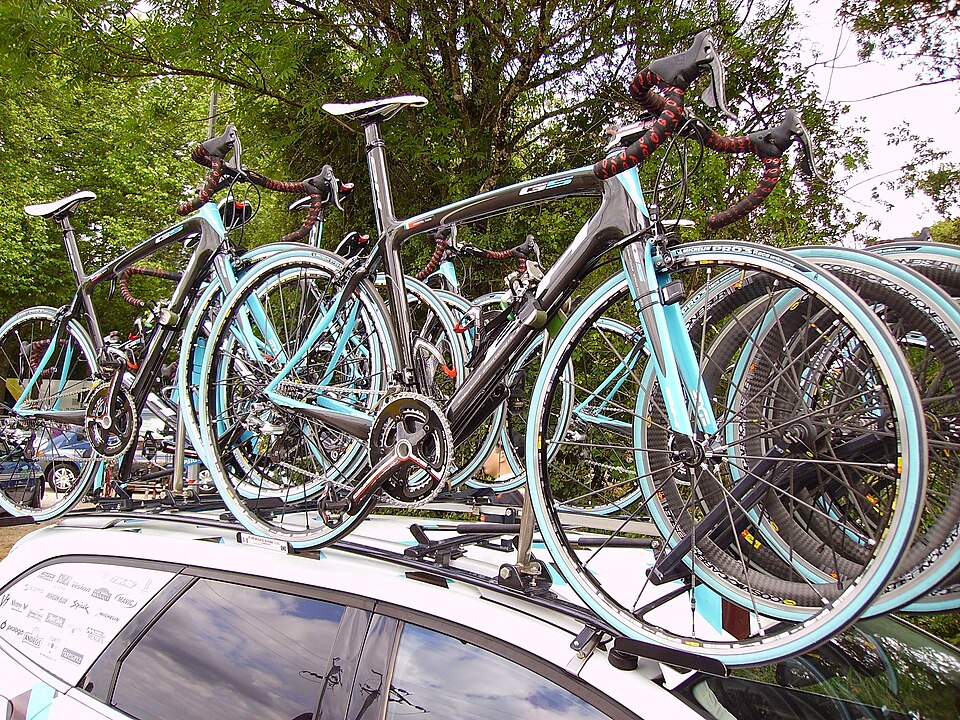 Illustration: How Frame Choice Affects Riding Style Illustration: How Frame Choice Affects Riding Style