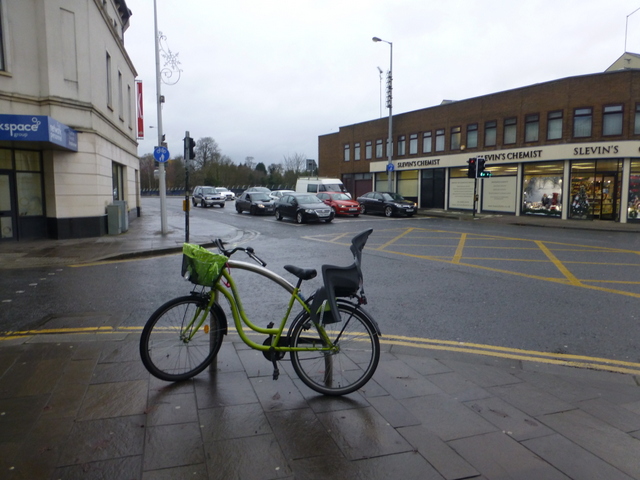 Illustration: How Much to Lower Tire Pressure in Wet Conditions