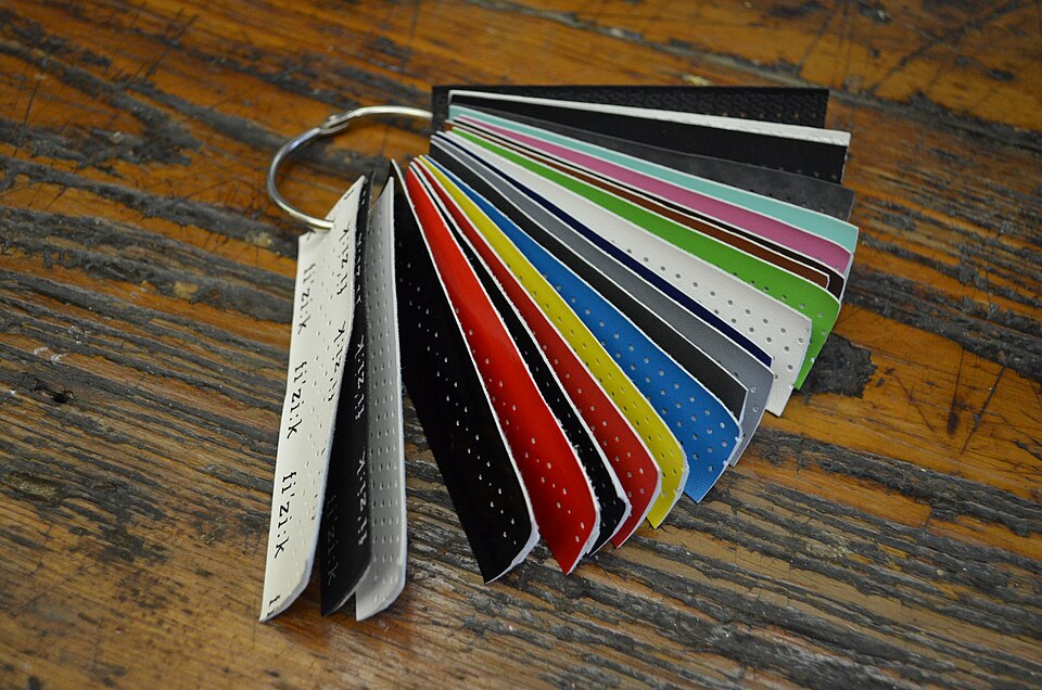 Illustration: How to Choose and Install Handlebar Tape Illustration: How to Choose and Install Handlebar Tape