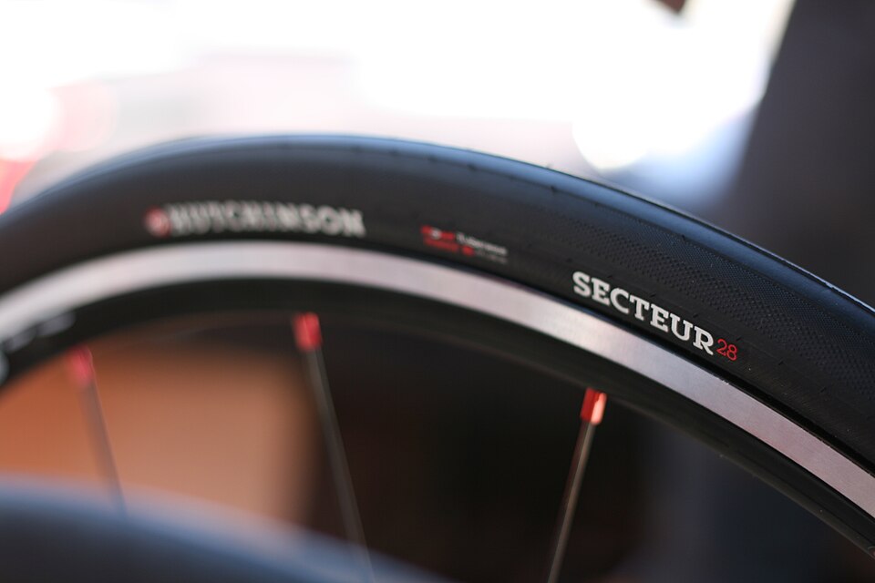 Illustration: How to set up tubeless road tires for different conditions