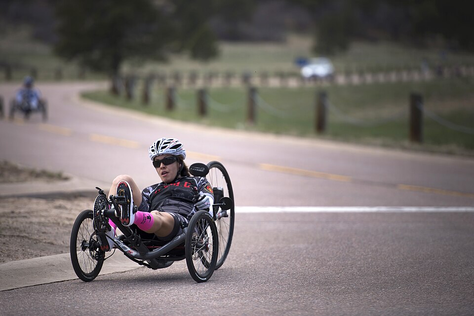 Illustration: How Women's Physiology Affects Cycling Performance Illustration: How Women's Physiology Affects Cycling Performance