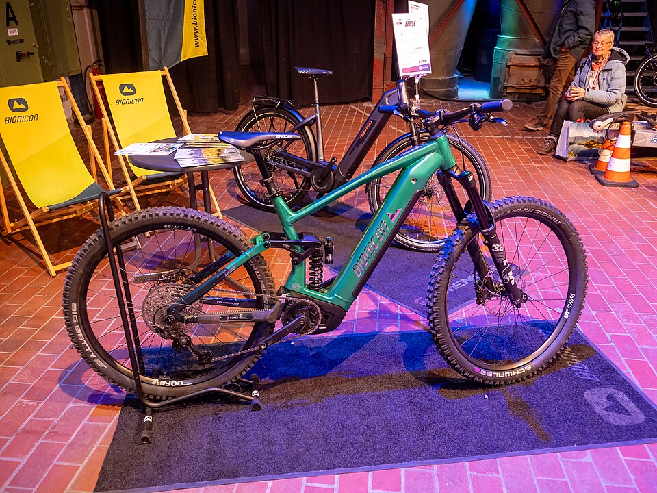 Illustration: Professional Women's Road Racing Equipment