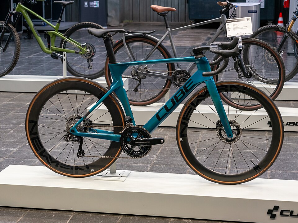 Illustration: Specialized Setup Considerations: Tubeless and Hookless Rims