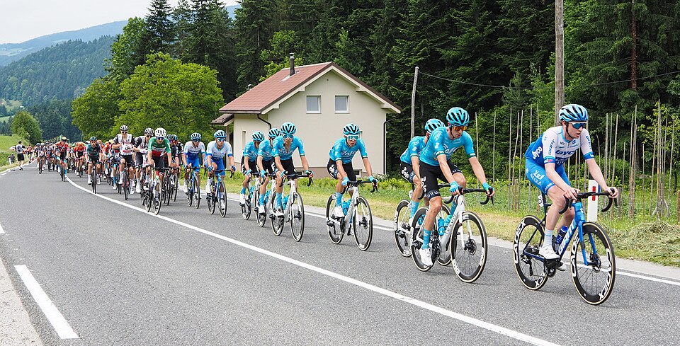 Illustration: Structured Progression for Beginner Cyclists on Peloton