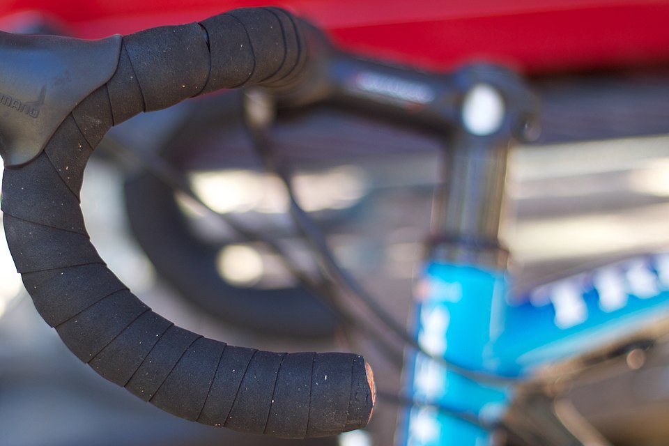 Illustration: Tire Tread Patterns: Slick vs File Tread vs Knobby for Road Conditions Illustration: Tire Tread Patterns: Slick vs File Tread vs Knobby for Road Conditions