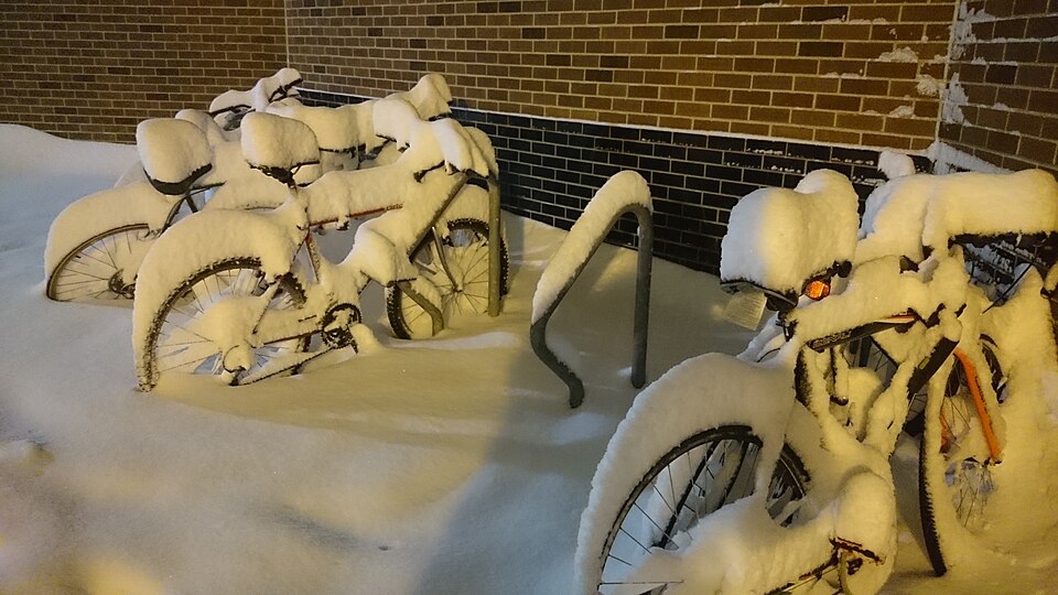 Illustration: What Factors Affect Tire Pressure in Cold Weather?